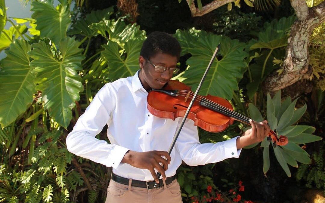 #meetourstudents 

Carlos Walker is an 18 year old violist who will attend the M…